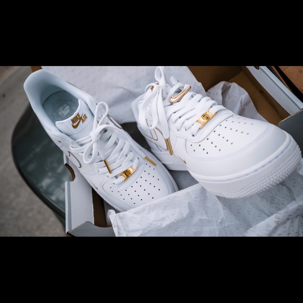 Nike Air Force gold 1